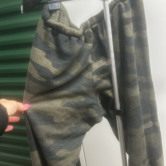 PINK camo joggers - Picture 5 of 5